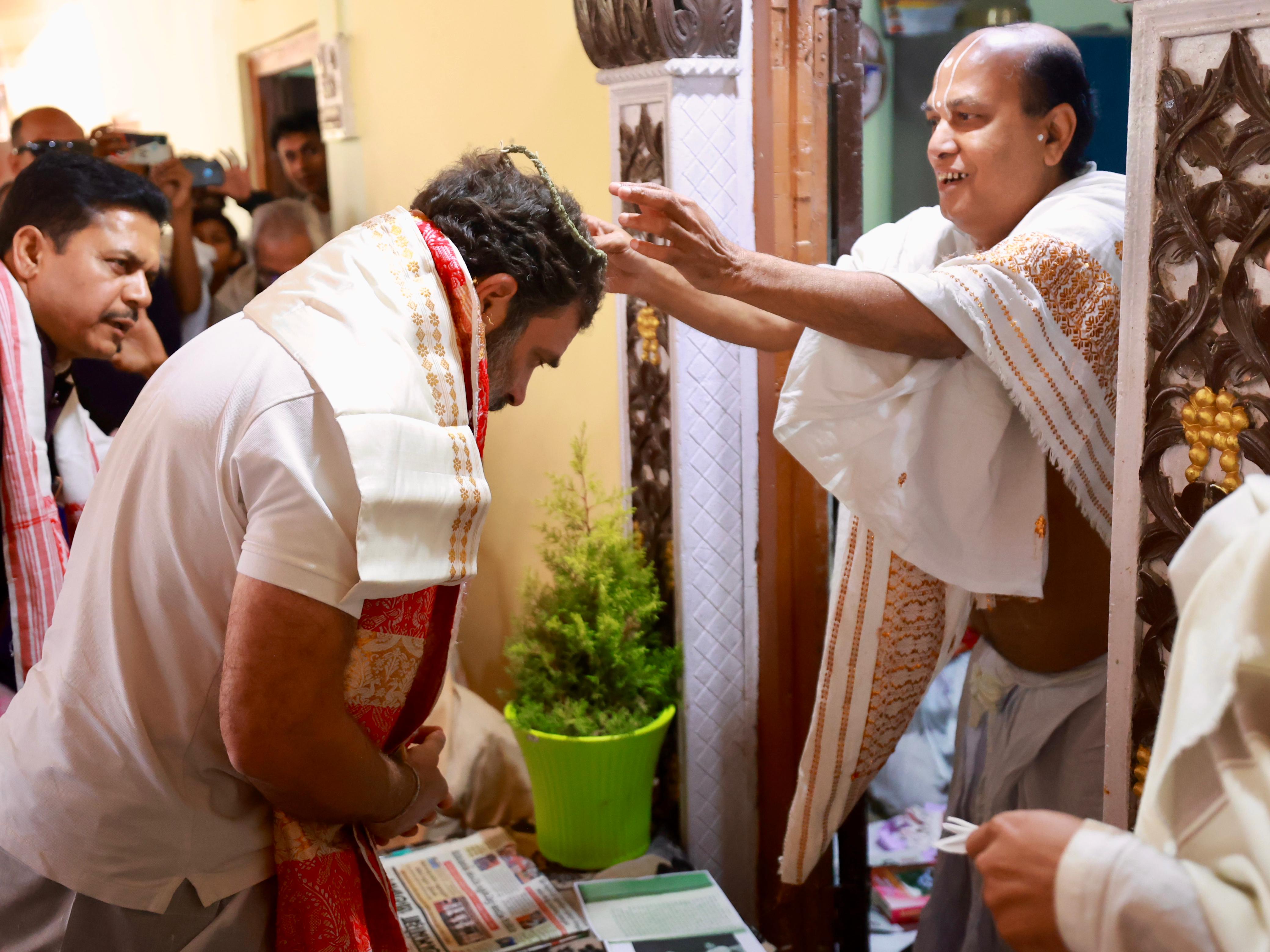Rahul Gandhi Getting Blessings